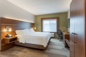 Standard Room, 1 King Bed, Accessible (Roll-In Shower)