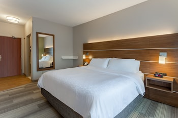 Standard Room, 1 King Bed, Accessible (Roll-In Shower)