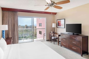 1 Bedroom Pool View King Suite Roll in Shwr