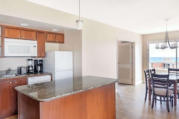 2 Bedroom 1 King 2 Twins Suite with Balcony