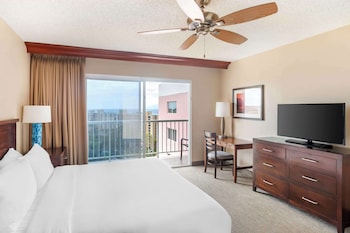 1 Bedroom Pool View King Suite Roll in Shwr