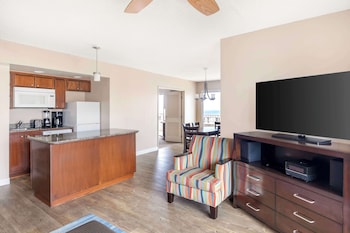2 Bedroom 1 King 2 Twins Suite with Balcony