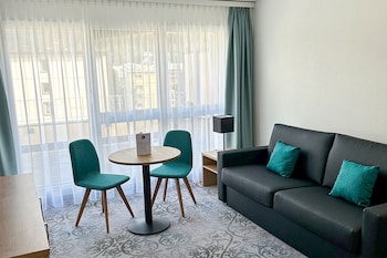1 Bedroom & 1 Livingroom Suite with balcony