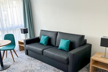 1 Bedroom & 1 Livingroom Suite with balcony