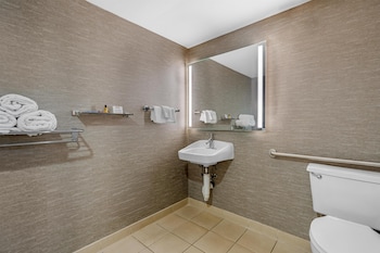 Standard Room, 1 King Bed, Accessible, Bathtub