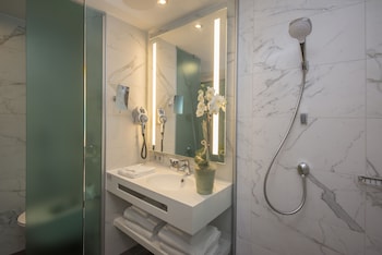 Privilege, Deluxe Room, 1 Queen Bed with Sofa bed, Pool View