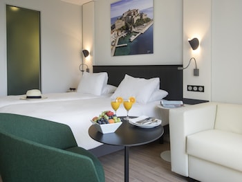 Privilege, Deluxe Room, 1 Queen Bed with Sofa bed, Pool View