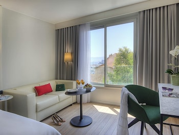 Privilege, Deluxe Room, 1 Queen Bed with Sofa bed, Pool View