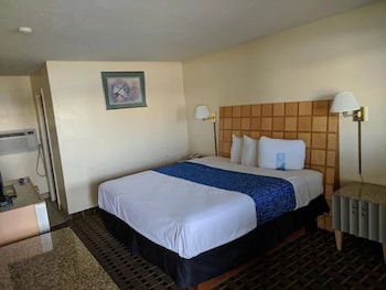 Standard Room, 1 King Bed, Smoking