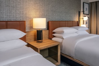 Traditional Room, 2 Queen Beds (Mobility/Hearing Accessible, Tub)