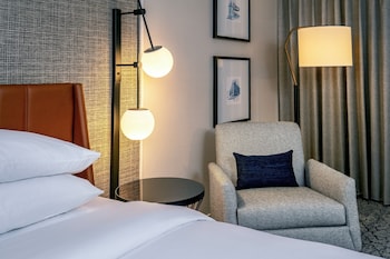Traditional Room, 1 King Bed (Mobility Accessible, Roll-in Shower)