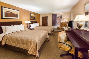 Standard Room, 2 Double Beds, Non Smoking, Poolside