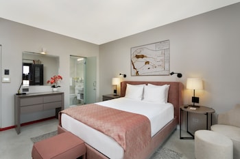 Deluxe Room, 1 Queen Bed