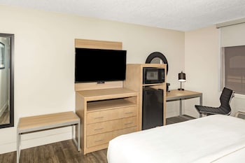 2 Room Family Suite with 1 King Bed and 2 Queen Beds