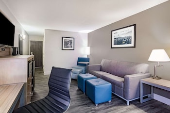 2 Queen Beds, One-Bedroom Suite, Non-Smoking