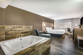 1 King Bed, Suite, Jetted Tub, Non-Smoking