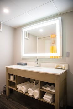 1 King Bed, Suite, Jetted Tub, Non-Smoking
