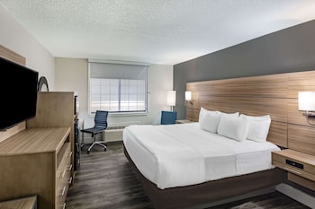 2 Room Family Suite with 1 King Bed and 2 Queen Beds