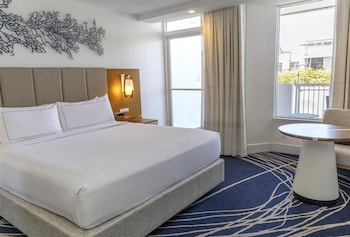 1 Bedroom King Suite, Marina View with Balcony