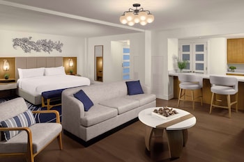 1 Bedroom King Suite, Marina View with Balcony