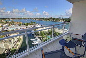 1 King Penthouse 2 Story Suite, Marina View with Balcony
