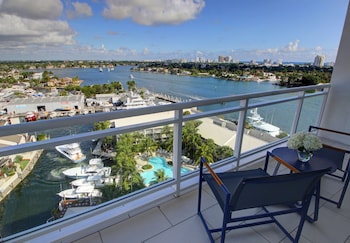 1 King Tower Cruise Port View with Balcony