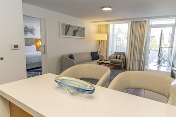 1 Bedroom King Suite, Marina View with Balcony