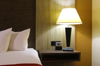Standard Room, 1 Queen Bed, Accessible, Bathtub