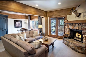 Luxury Suite, 3 Bedrooms, Mountain View (3 Hot Tubs)