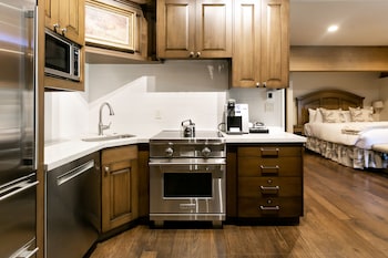 Suite, 1 Bedroom (Sterling)