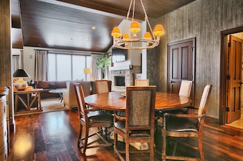 Luxury Suite, 2 Bedrooms, Mountain View (PREMIUM)