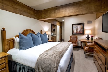 Luxury Suite, 3 Bedrooms, Mountain View (3 Hot Tubs)