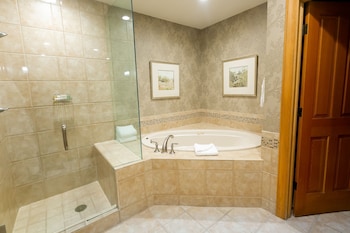 Luxury Room, 1 King Bed, Mountain View