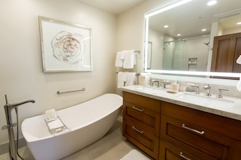 Deluxe Room, 2 Queen Beds