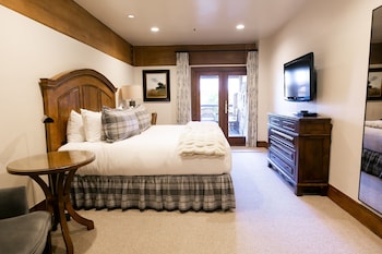 Deluxe Room, 1 King Bed, Hot Tub
