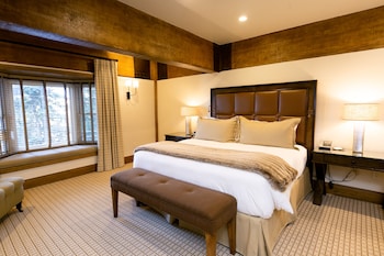 Luxury Townhome, 4 Bedrooms (with Two Hot Tubs)