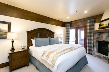 Luxury Suite, 2 Bedrooms, Mountain View, Corner