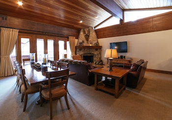 Suite, 3 Bedrooms (Flagstaff)