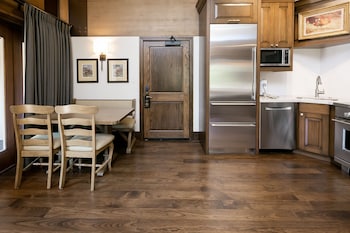 Suite, 1 Bedroom (Sterling)