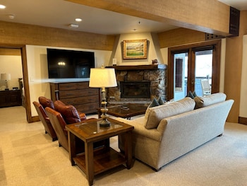 Luxury Suite, 3 Bedrooms, Hot Tub