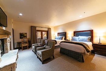 Luxury Suite, 2 Bedrooms, Mountain View, Corner