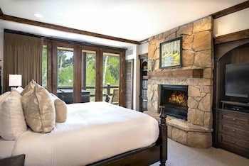 Junior Suite, 1 King Bed with Sofa bed