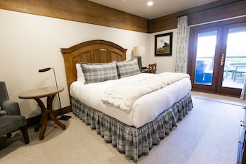Deluxe Room, 1 King Bed, Hot Tub