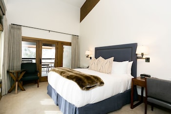Luxury Suite, 3 Bedrooms, Hot Tub, Mountain View