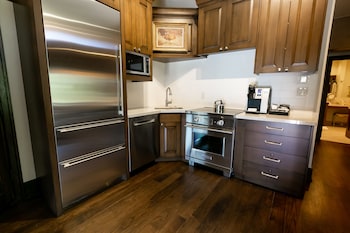 Suite, 1 Bedroom (Sterling)