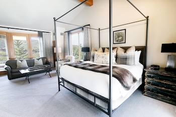 Luxury Room, 1 King Bed, Mountain View