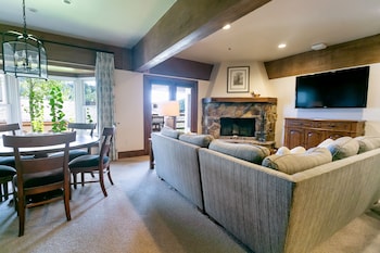 Luxury Suite, 4 Bedrooms (Premium, w/ 3 Hot Tubs)