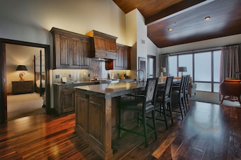 Luxury Suite, 2 Bedrooms, Mountain View (PREMIUM)