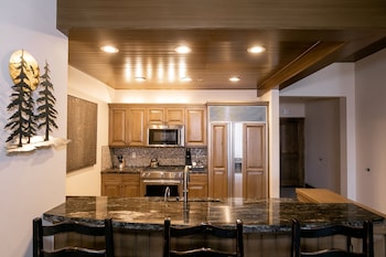 Luxury Suite, 3 Bedrooms, Hot Tub (PREMIUM)