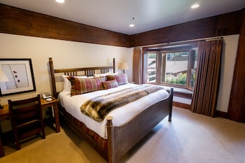 Luxury Townhome, 4 Bedrooms (MULTI-LEVEL)